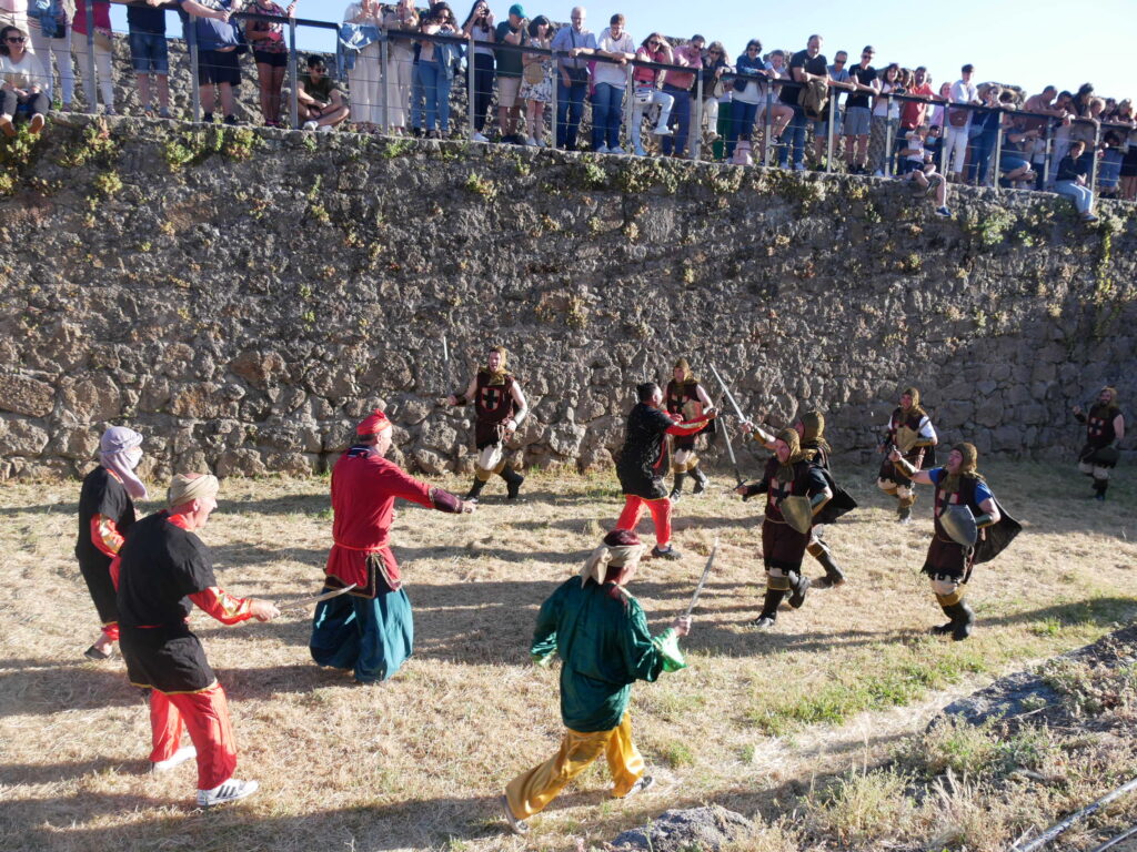 CORPUS BÉJAR 2024 | La recreación de la leyenda de los Hombres de Musgo llena de público las murallas - 2 de junio de 2024